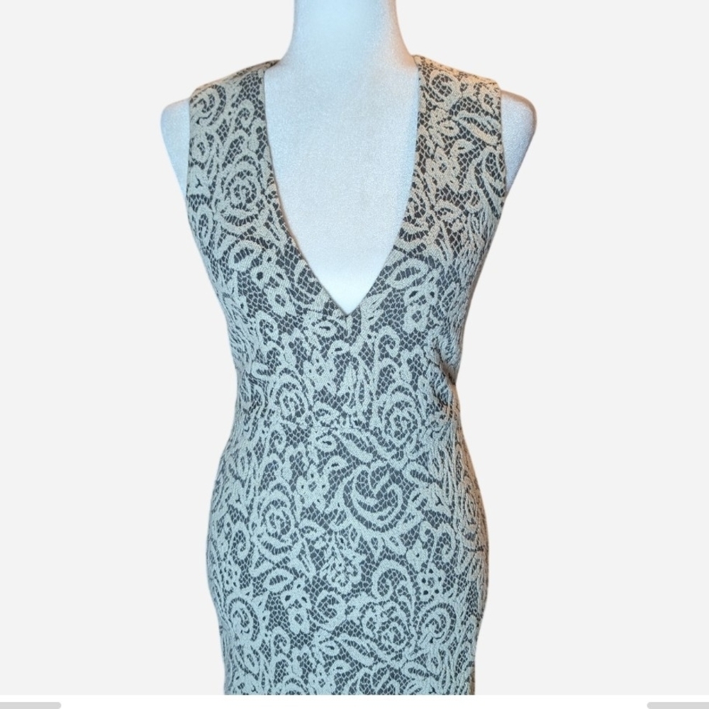 Pre-owned Alice+Olivia Lilia Lace Textured Plunge V Neck Midi Sheath Dress - Picture 14 of 16